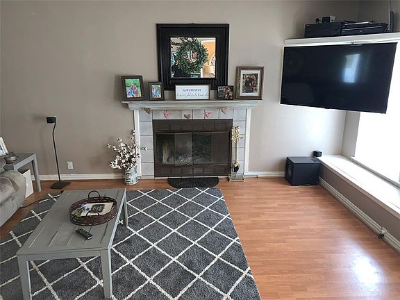 4th image of 2812 Hyde Park Cir