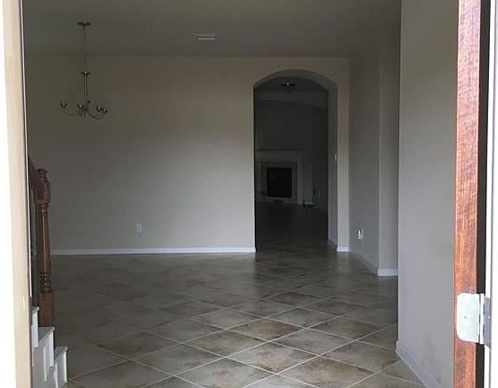 4th image of 3003 Lake Dr