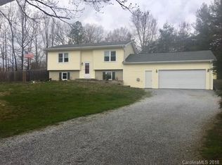 211 Fairfield Dr, Hendersonville, NC 28792