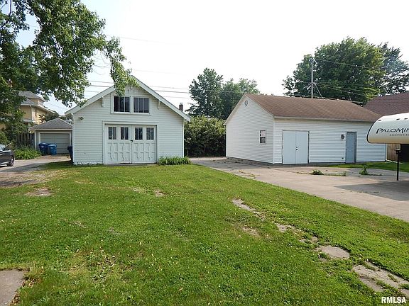 2nd image of 1115 W Locust St