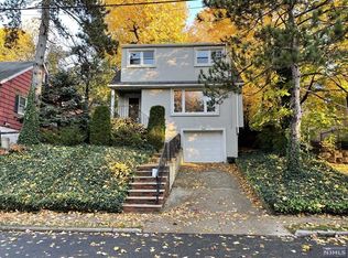 760 Ravenhill Pl, Ridgefield, NJ 07657