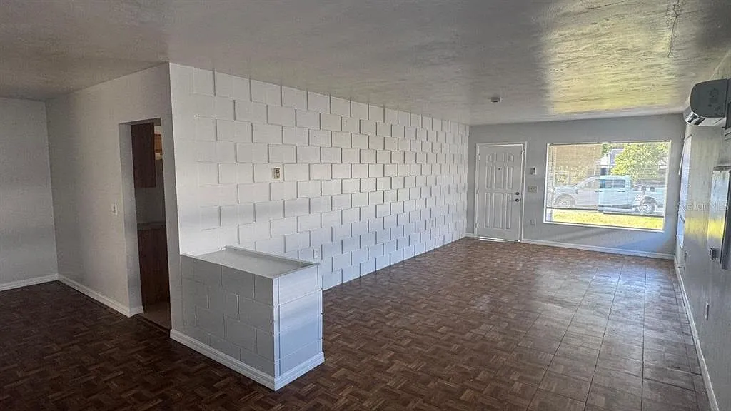 1 bed, 1.0 bath, 650 sqft, $997 — Photo 2