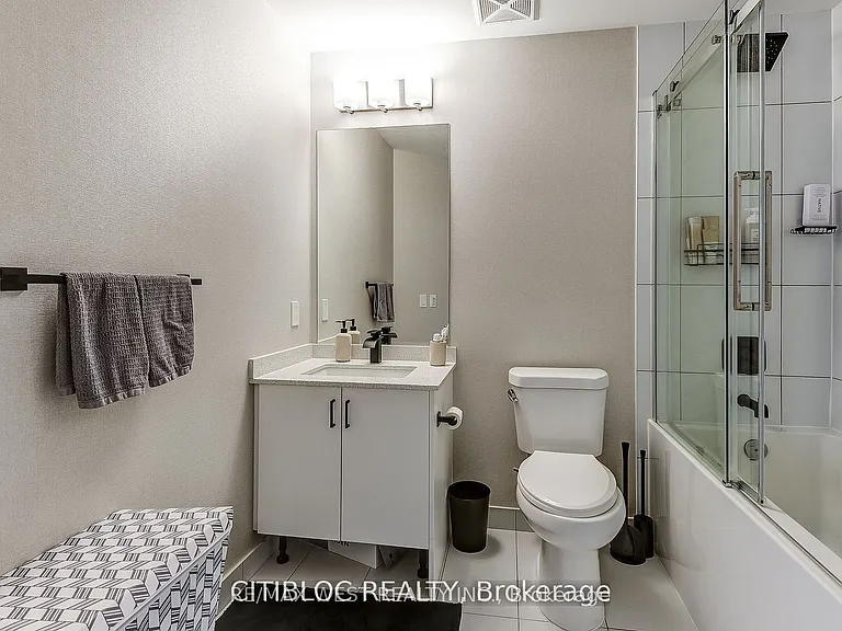 9000 Jane St #1408 — Photo 6