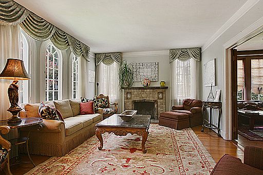 4th image of 50 Fontainebleau Dr