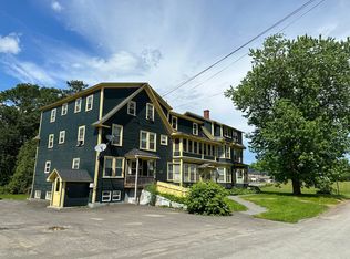 17 Sugarloaf St, Houlton, ME 04730
