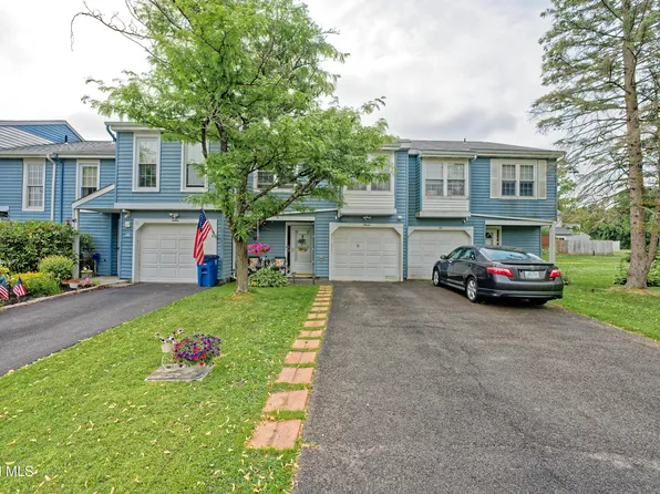 11 Fox Hollow Square, Cohoes, NY 12047