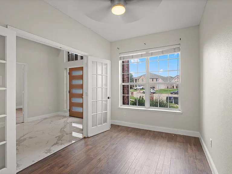 2318 Hillgrove Ct — Photo 5
