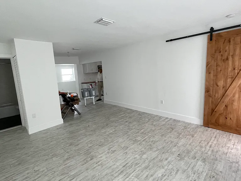 35 SW 6th St #1 — Photo 23
