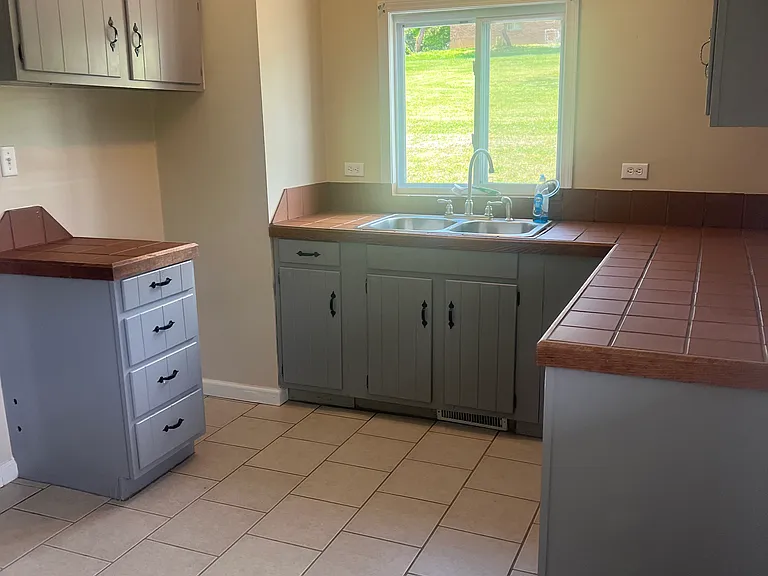 2401 Bradley St — Photo 5