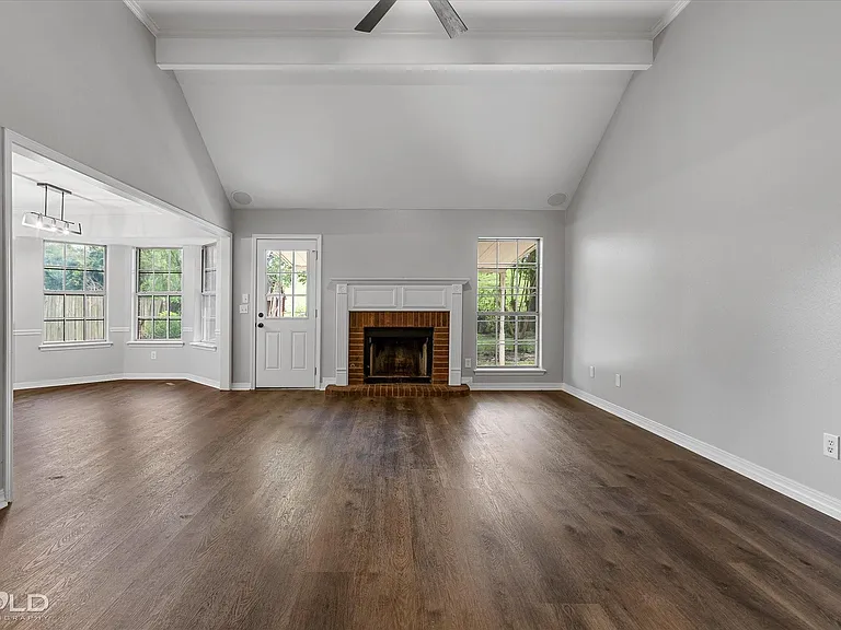 6022 Summerville Ln — Photo 2