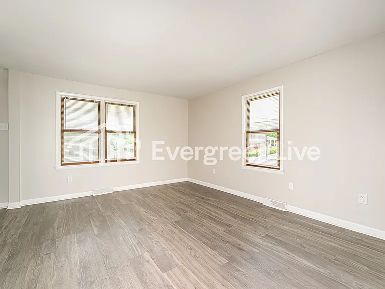 816 Short St — Photo 3