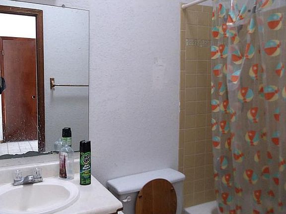 3rd image of 824 Nita Fay Dr