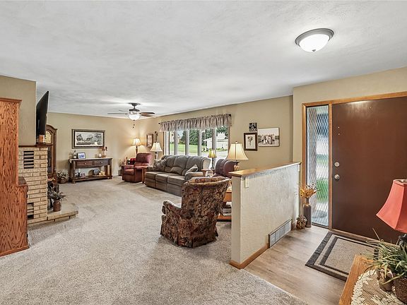 3rd image of 403 4th St E