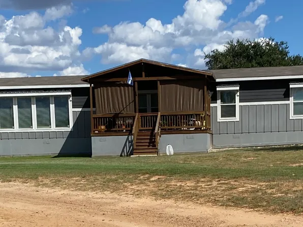 316 County Road 775, Devine, TX 78016