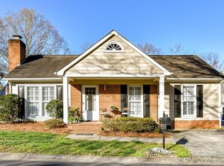 7036 Stoneridge Rd, Charlotte, NC 28226