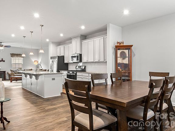 4th image of 5025 Patton Dr