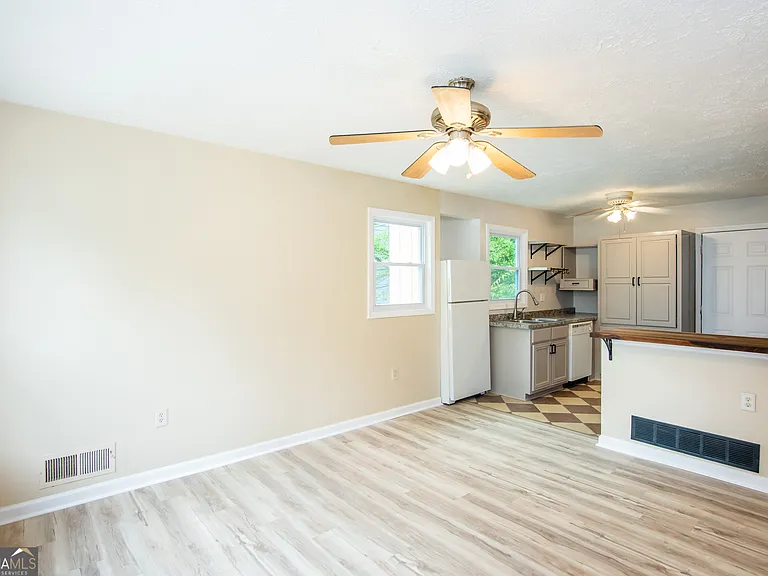 2435 Claude St NW — Photo 2