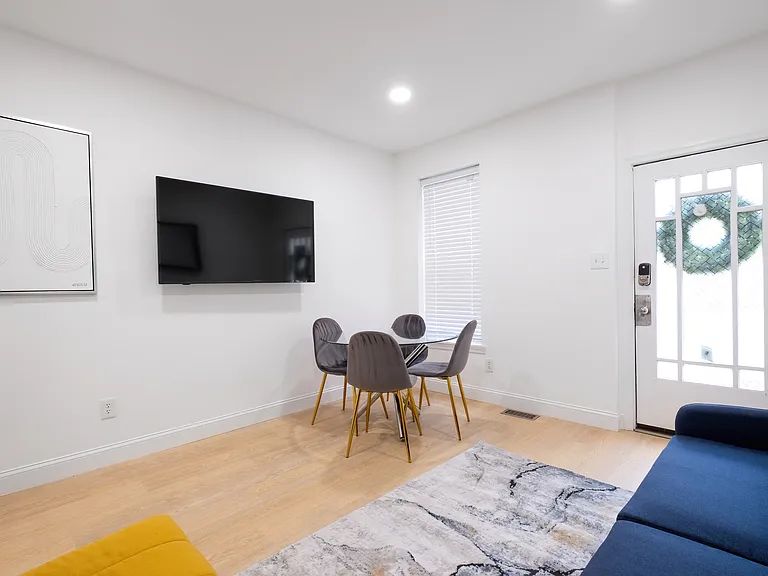 1923 Gough St #1 — Photo 4