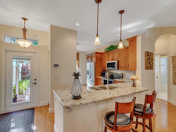 4th image of 9611 Crescent View Dr N