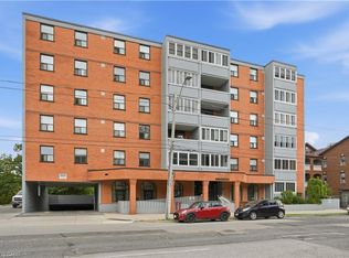 23 Main St #404, Hamilton, ON L9H 2P7