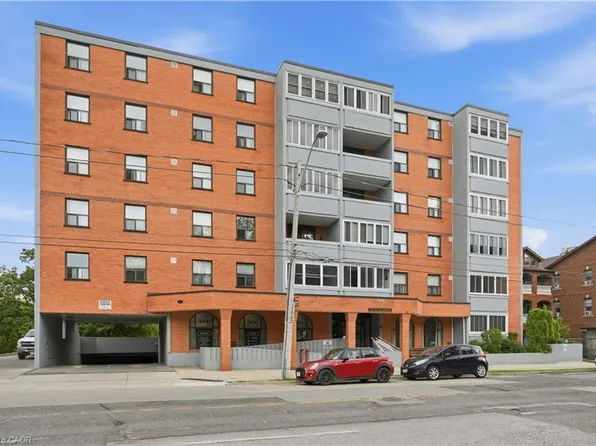 23 Main St #404, Hamilton, ON L9H 2P7