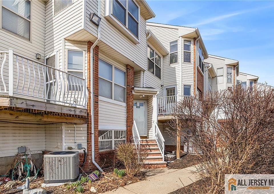 1st image of 838 Harbortown Blvd