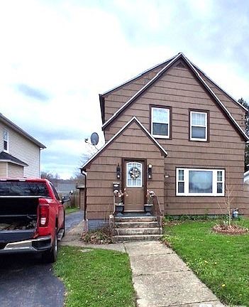 2nd image of 100 Aldrich St