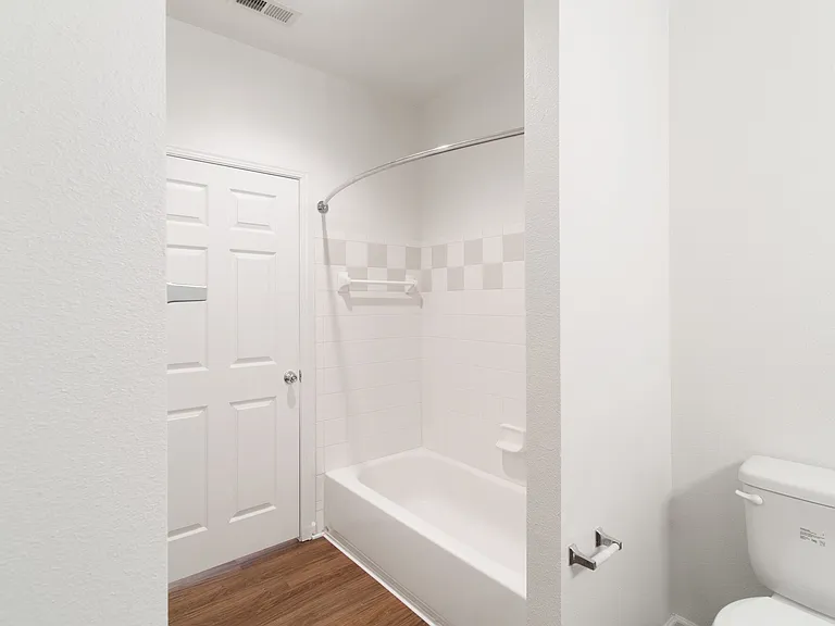 Avemore Apartment Homes — Photo 32