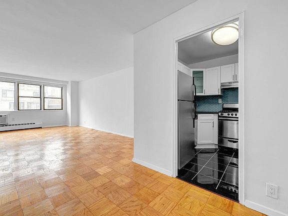 3rd image of 435 W 57th St APT 10G