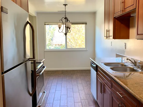 125 Ascot Ct APT 3, Moraga, CA 94556