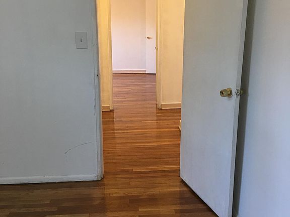 4th image of 40 Glenwood Ave #B