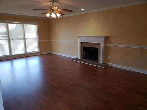 3rd image of 2046 Oak Springs Dr