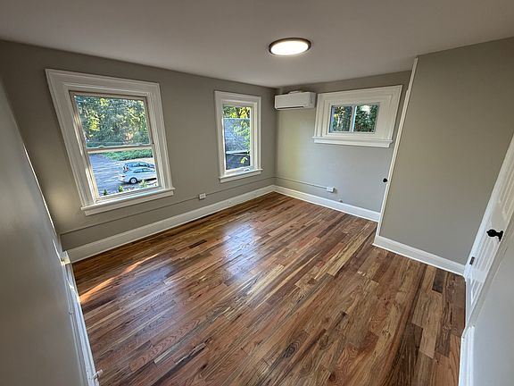 5th image of 116 Franklin St APT 2