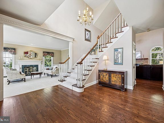 5th image of 2587 Hillcrest Dr