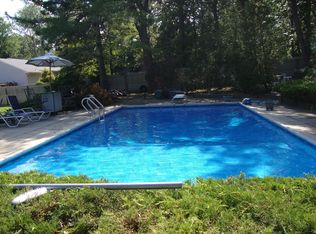 111 Fanning Ave, Hampton Bays, NY 11946