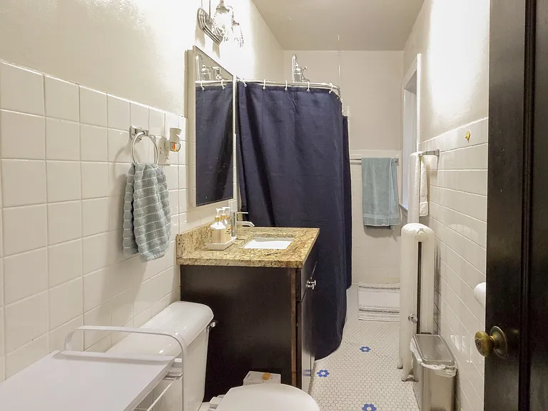 1825 W Winona St #3 — Photo 4