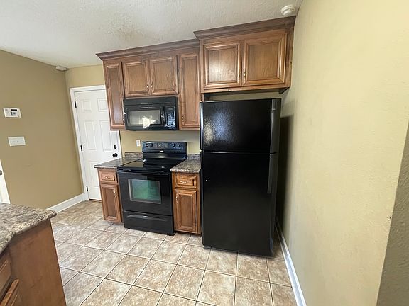 3rd image of 4698 Custer Dr