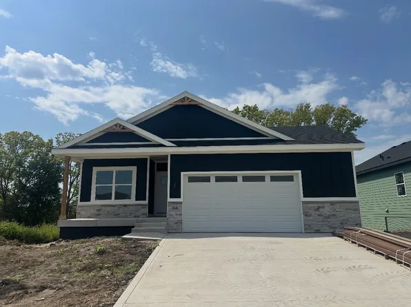 3240 Brook Landing Ct, Des Moines, IA 50317