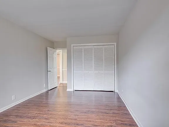 220 Haywood Ln — Photo 3