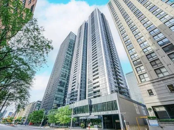 28 Ted Rogers Way #4302, Toronto, ON M4Y 2J4