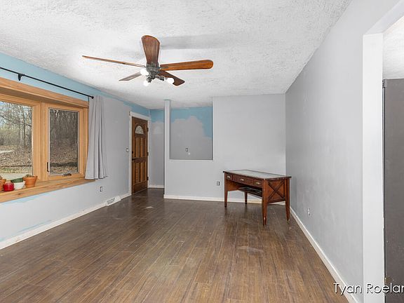 3rd image of 8787 Algoma Ave NE