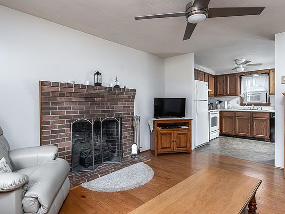4th image of 220 Sibley Terrace