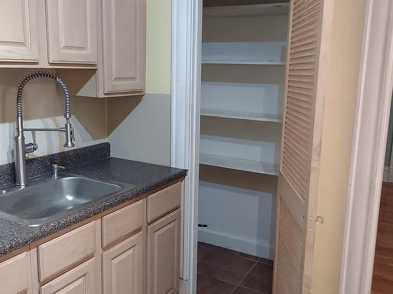 Kitchen pantry