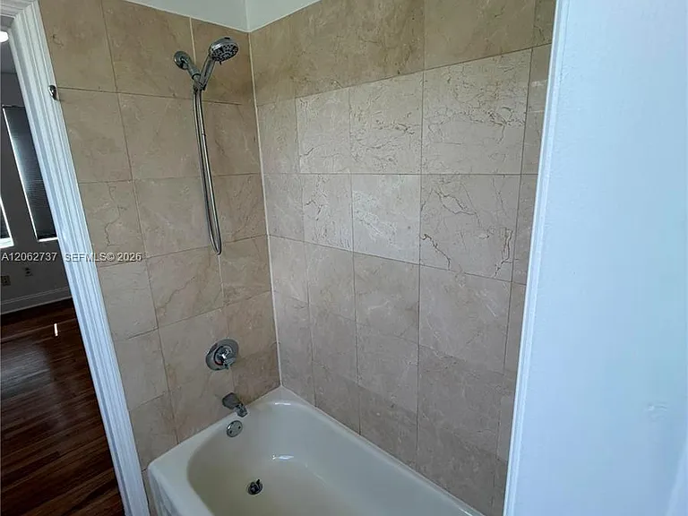 1027 Euclid Ave #4 — Photo 11