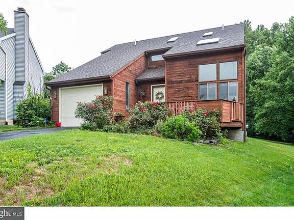 2nd image of 1105 Maine Cir