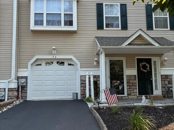 53 Hoag Ln, Aston, PA 19014
