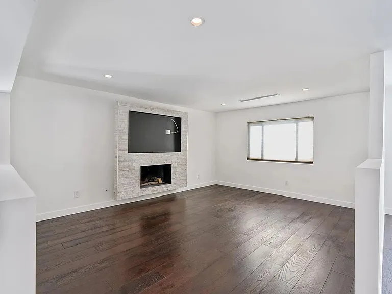 13940 Bermax Ave — Photo 48