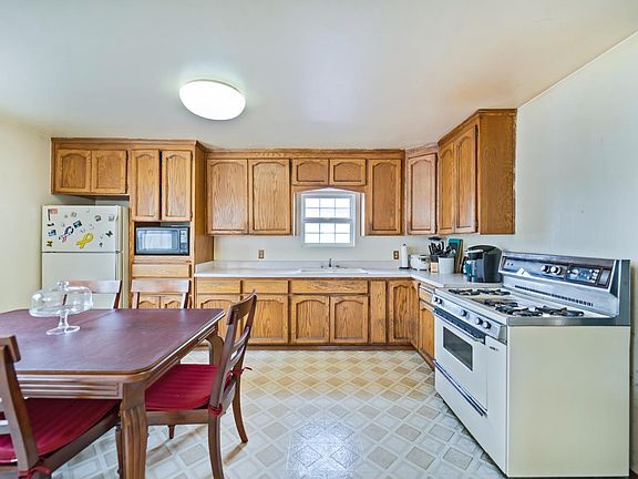3rd image of 825 N 12th St