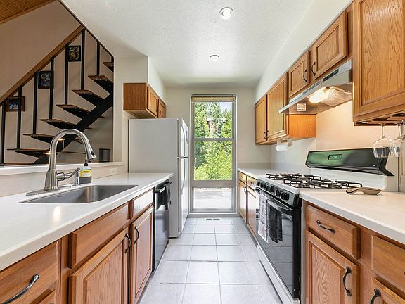 4th image of 2755 N Lake Blvd #64