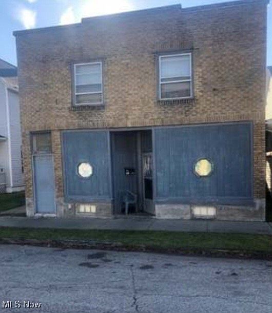 1st image of 672 W Tuscarawas Ave